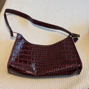 Chic Croc-Embossed Shoulder Bag in Deep Burgundy